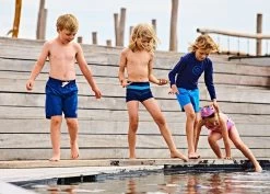 Color Kids Badeshorts Rosa Pink Mädchen Beach Shorts -Kindermode – Einfach machen. bungo shorts blau 1280x1280 10