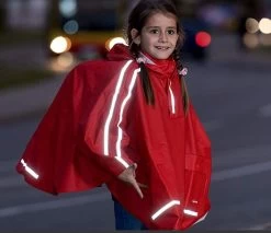 Playshoes Kinder Regencape Rot Extra Lang Regenponcho -Kindermode – Einfach machen. schulranzen regencape reflektor rot 1280x1280 4